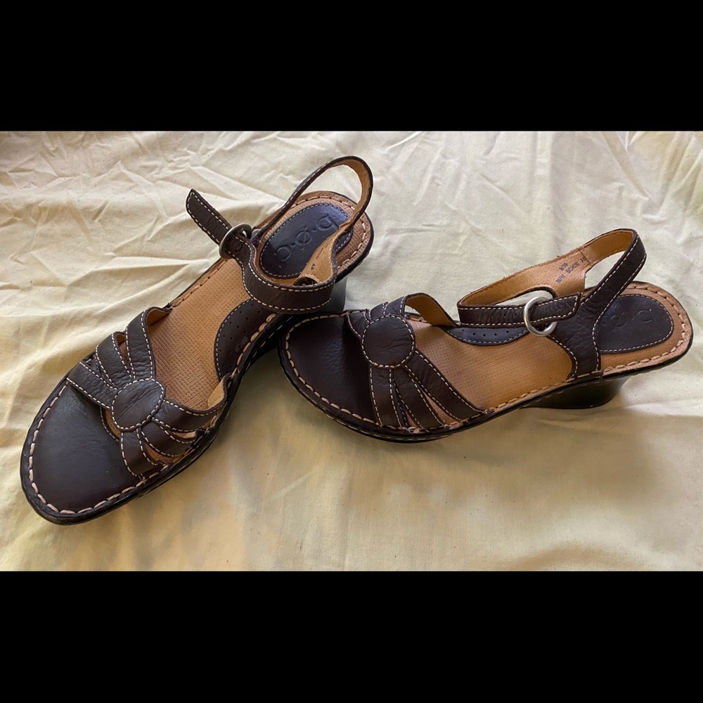 Women’s brown sandal. Size 8. Good condition. - Picture 2 of 6